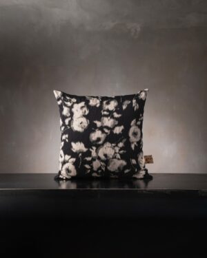 ASTRANTIA - Bianco e nero, 50cm x 50cm
